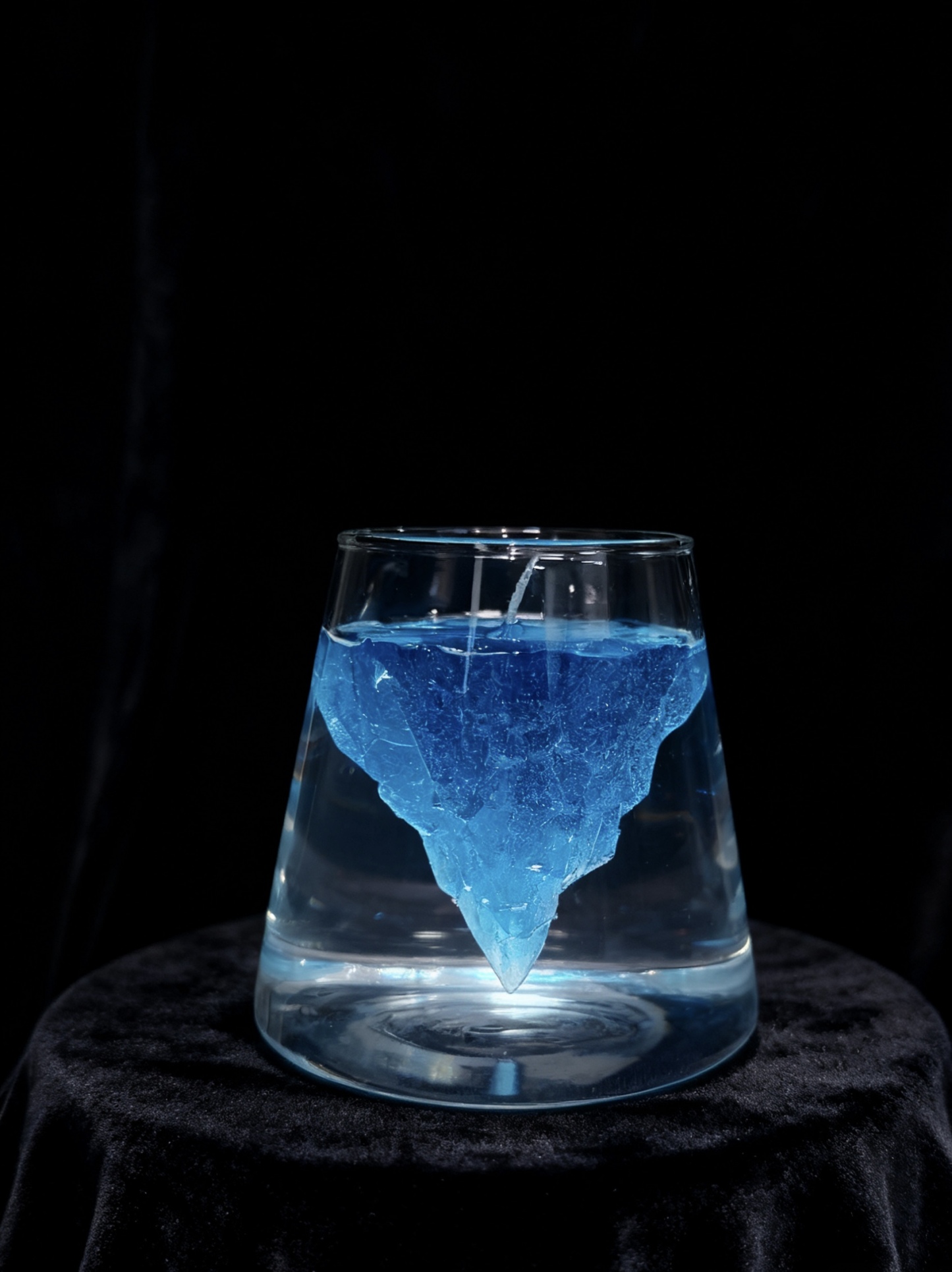 Blue Glacier Aromatherapy Candle – Handcrafted Iceberg Design, Ocean Breeze Scent, Home Decor Gift