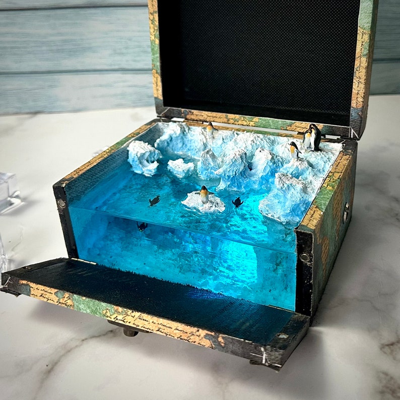 Penguin Diorama Night Light: Handmade Epoxy Resin Antarctic Scene