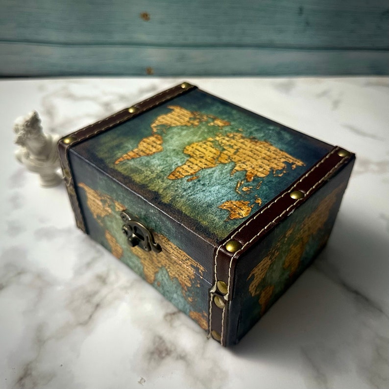 Penguin Diorama Night Light: Handmade Epoxy Resin Antarctic Scene