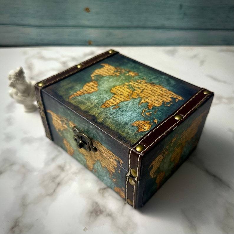 Penguin Diorama Night Light: Handmade Epoxy Resin Antarctic Scene