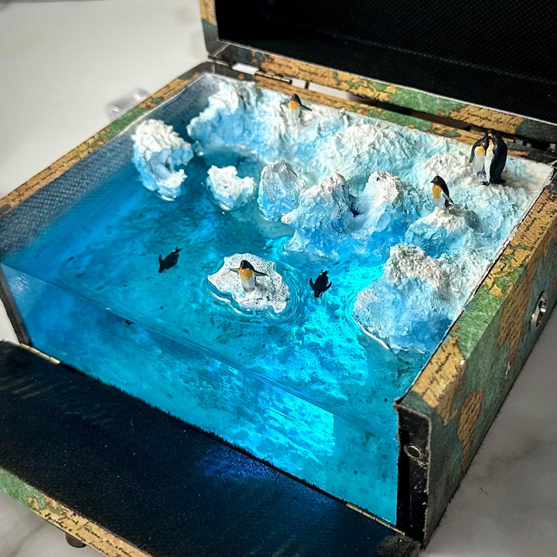 Penguin Diorama Night Light: Handmade Epoxy Resin Antarctic Scene
