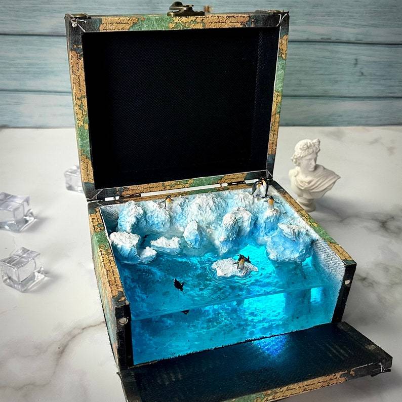 Penguin Diorama Night Light: Handmade Epoxy Resin Antarctic Scene