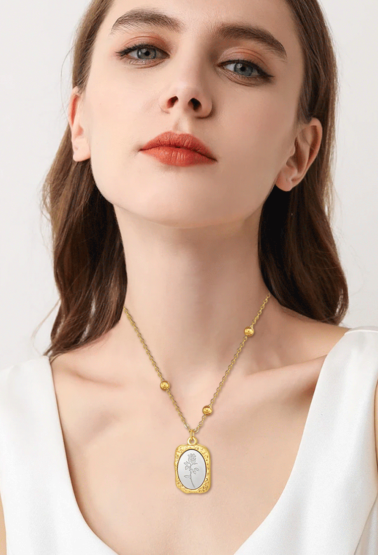 Luxuriöse Goldene Rosenblütenkette im Langen Stil