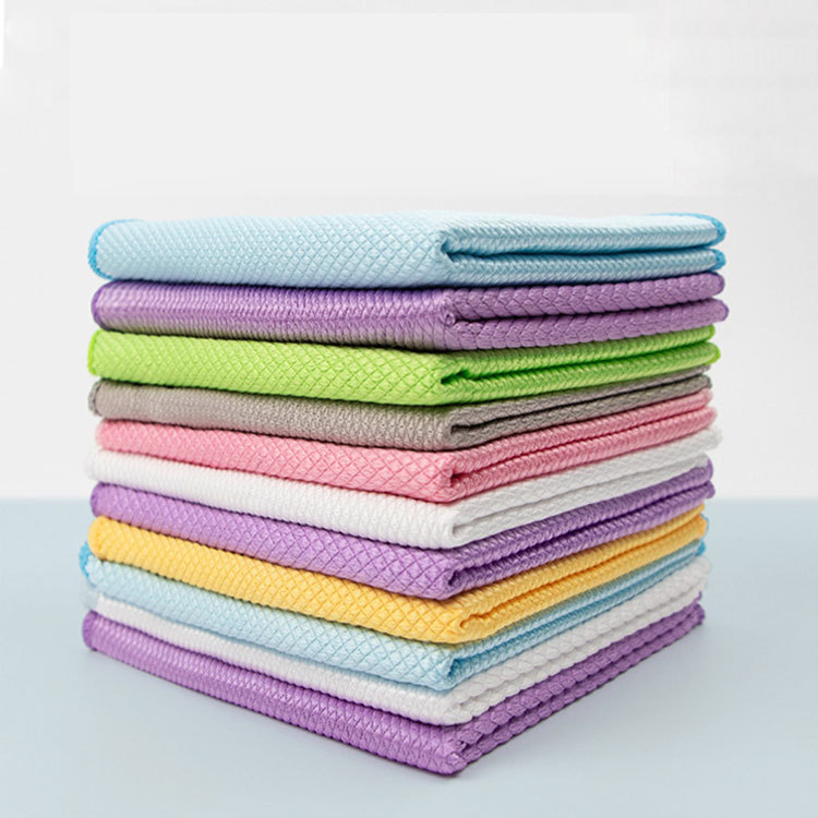 Absorbent household cleaning cloth