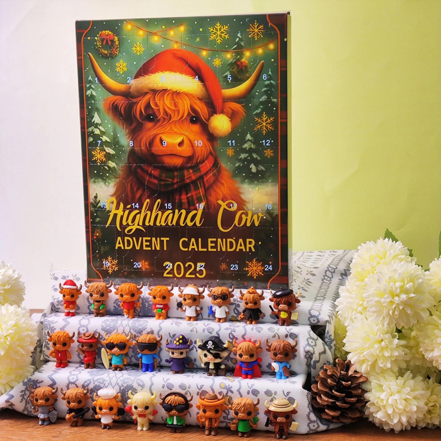 Highland Cow Advent Calendar: 24 Resin Farmhouse Christmas Figurines.