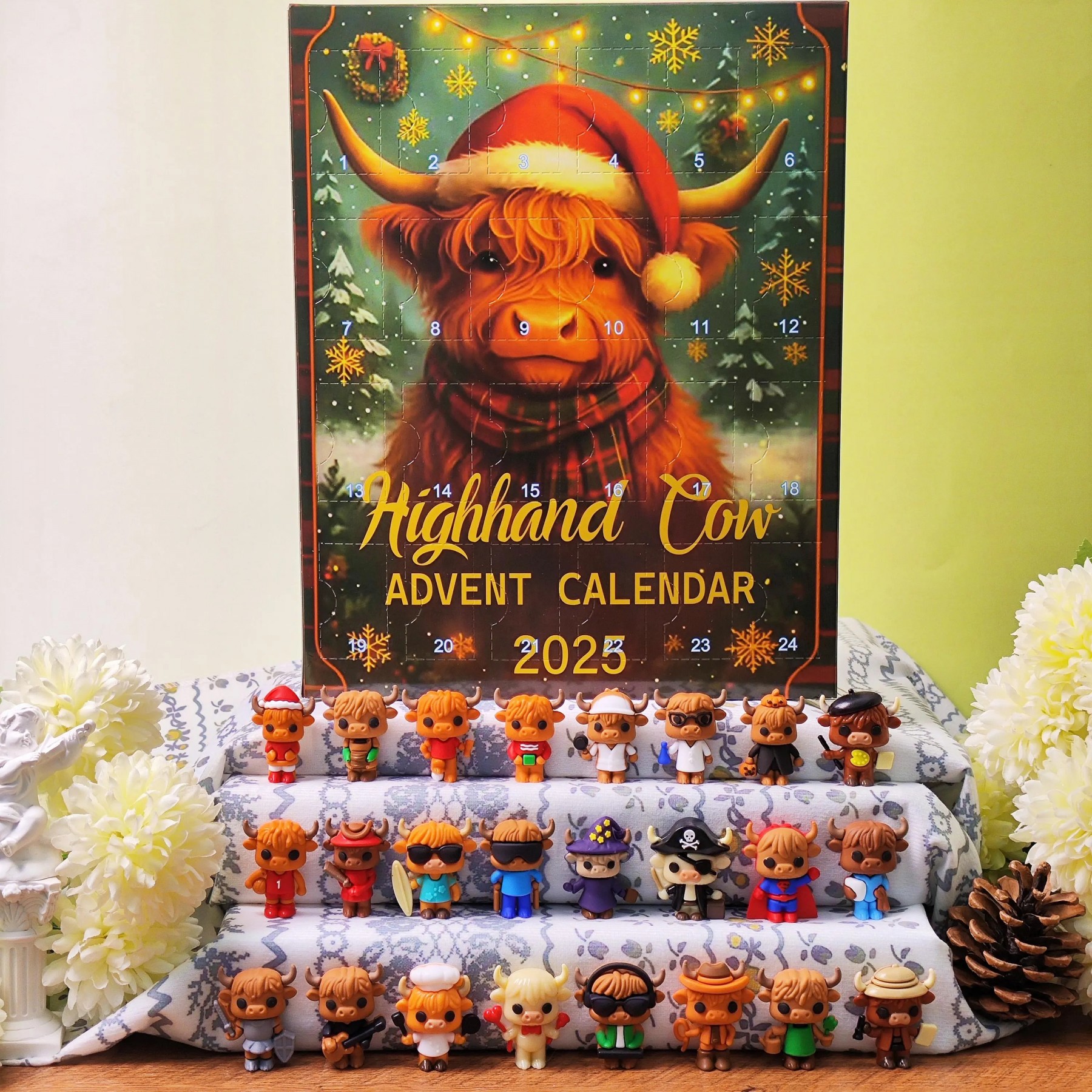 Highland Cow Advent Calendar: 24 Resin Farmhouse Christmas Figurines.