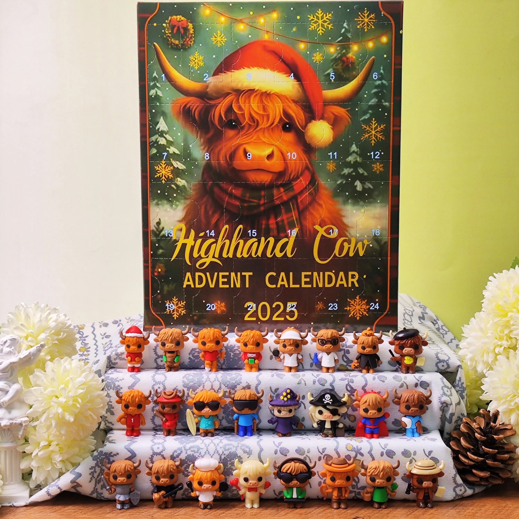 Highland Cow Advent Calendar: 24 Resin Farmhouse Christmas Figurines.