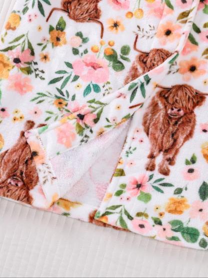 Women's Flannel Coral Fleece Robe, Highland Cow Print, Soft Comfortable Long Sleeve V Neck, Winter Home Wear, Casual Outdoor Clothing