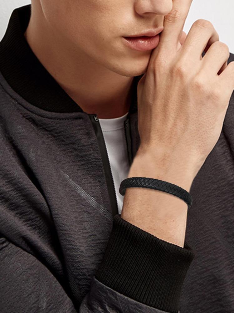 1PC Christmas Gift for Boyfriend, Gifts for Boyfriend, Birthday Gifts for Boyfriend from Girlfriend Leather Bracelets, Knotted Bracelets Jewelry for Boyfriend & Gift Card, Elegant Minimalist Bangle