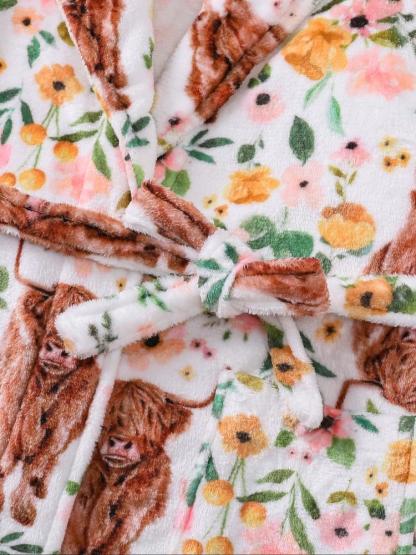 Women's Flannel Coral Fleece Robe, Highland Cow Print, Soft Comfortable Long Sleeve V Neck, Winter Home Wear, Casual Outdoor Clothing