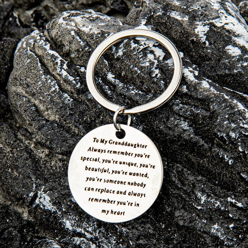 1pc Engraved Granddaughter Keychain - A Heartfelt Message From A Grandparent, An Inspiring One-of-a-kind Keepsake For Her The Perfect Gift For Loved Ones, Key Ring Remember Nobody Unique