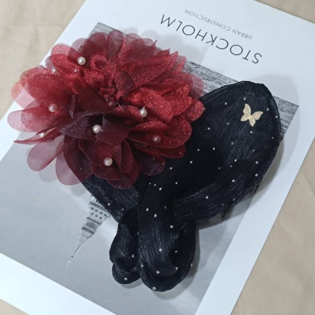 Blossom Twist Hair Clip: Effortless Floral Elegance for Every Look