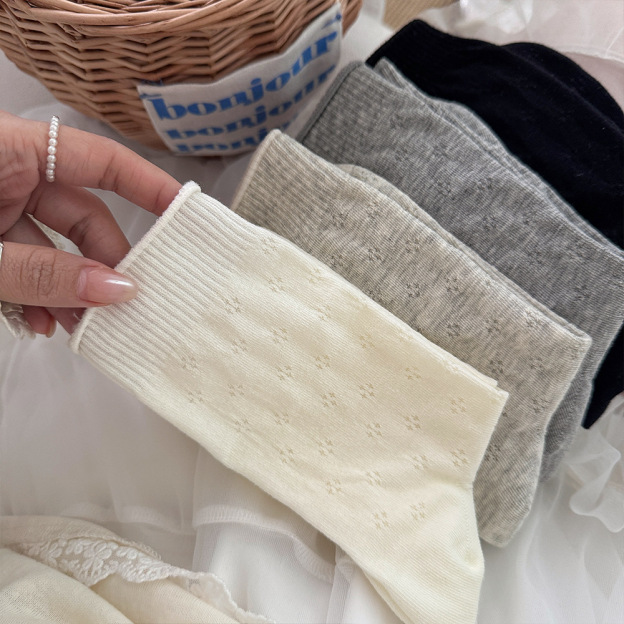 Blossom Twist Hair Clip: Effortless Floral Elegance for Every Look