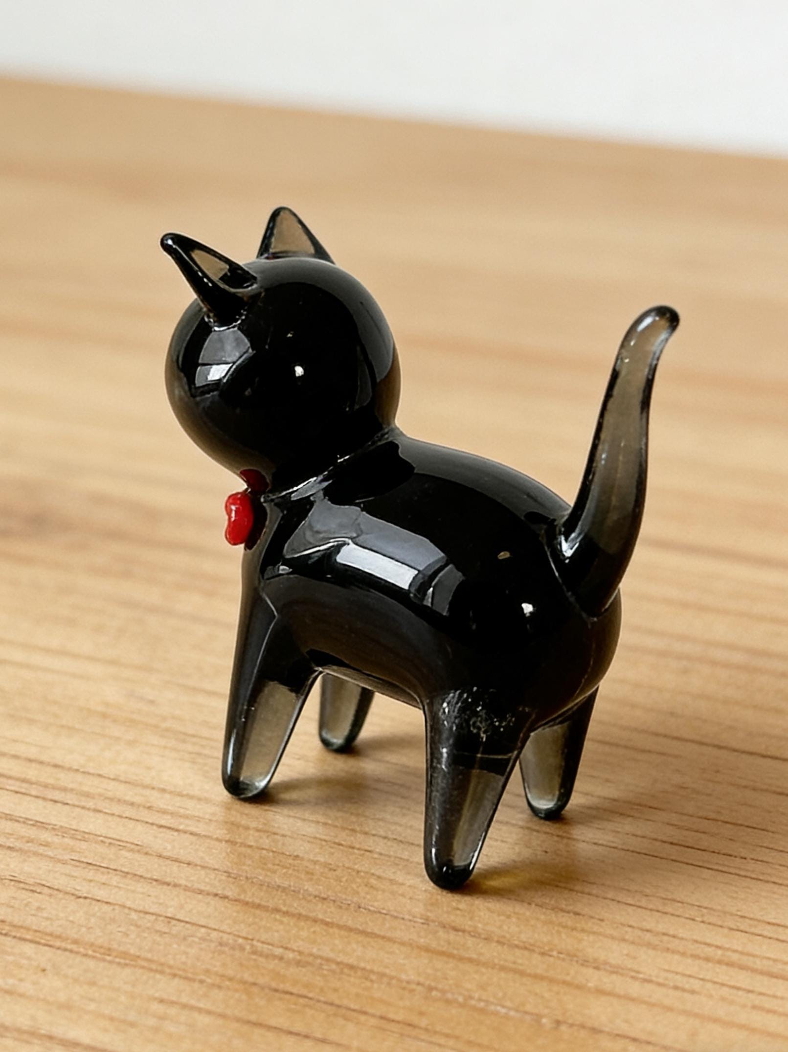 Hand Blown Glass Faceless Cat Figurine, Handmade Mini Glass Cat Ornament Animal Desk Decor