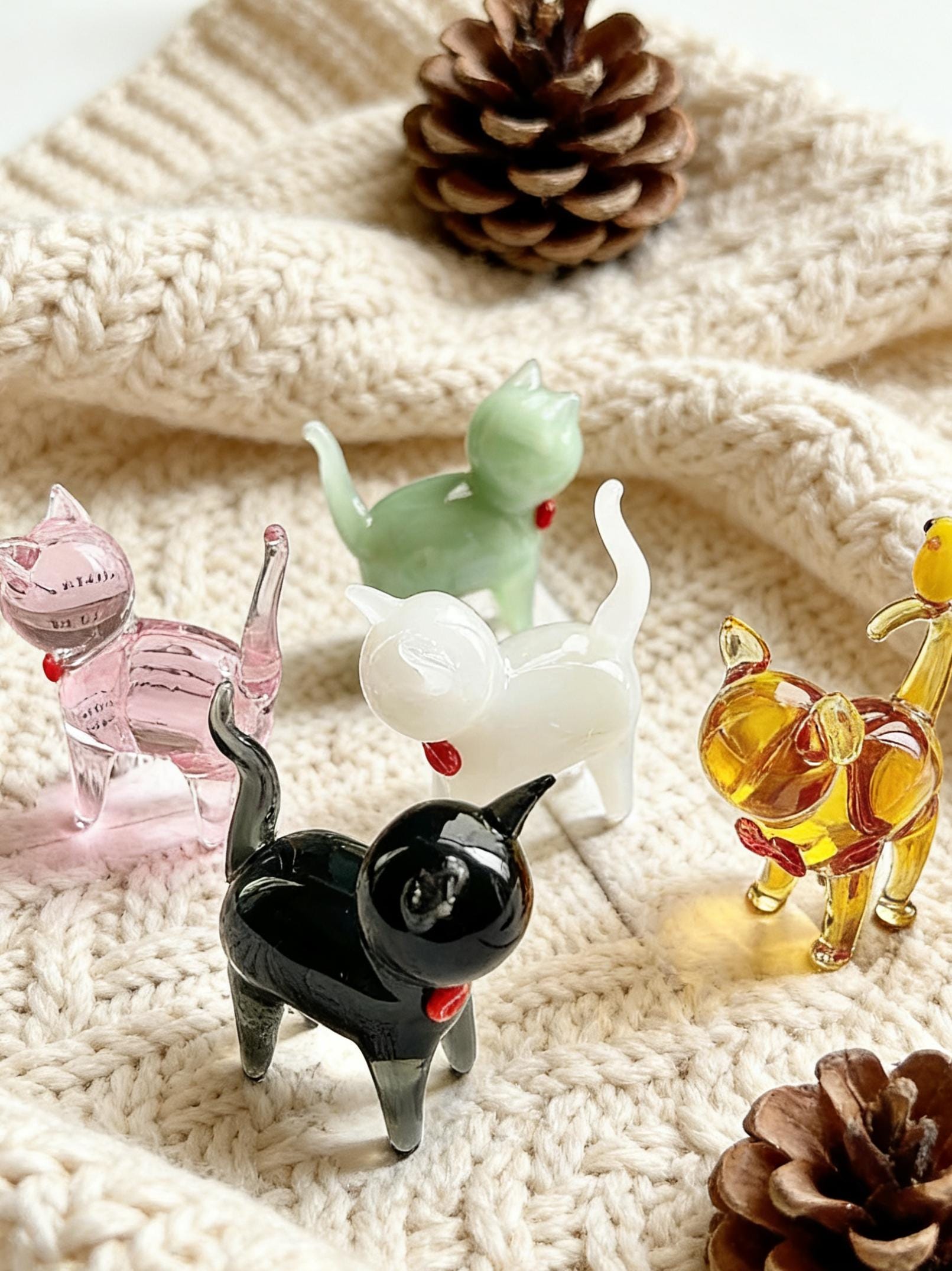 Hand Blown Glass Faceless Cat Figurine, Handmade Mini Glass Cat Ornament Animal Desk Decor