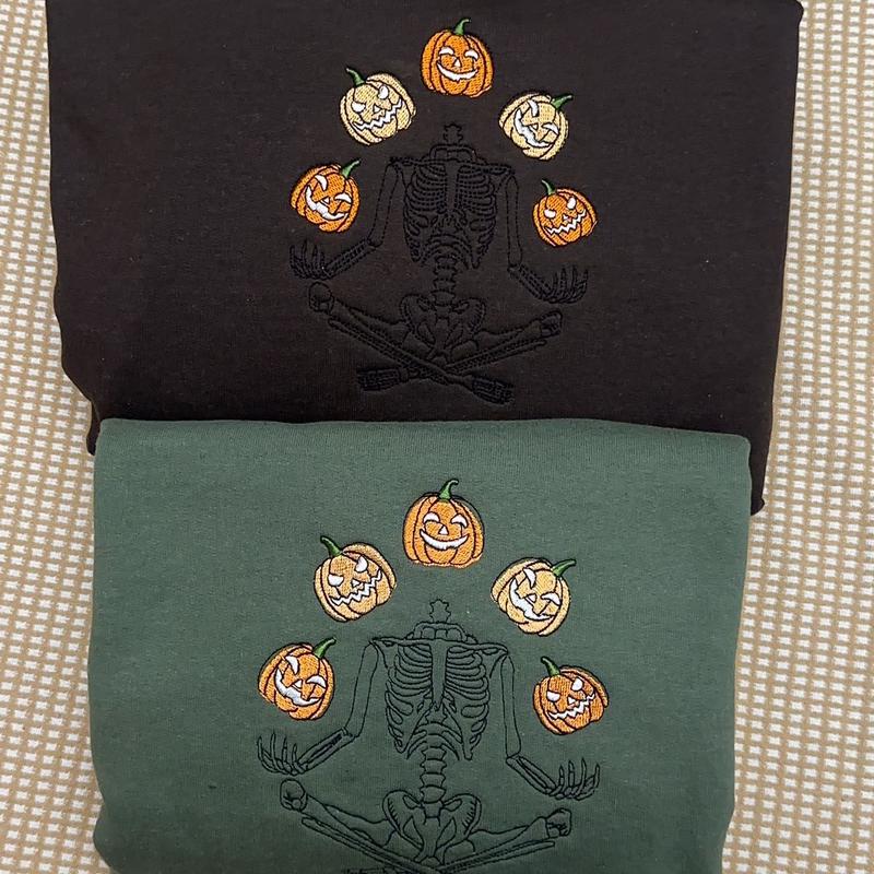 Skeleton pumpkin heads embroidered sweatshirt