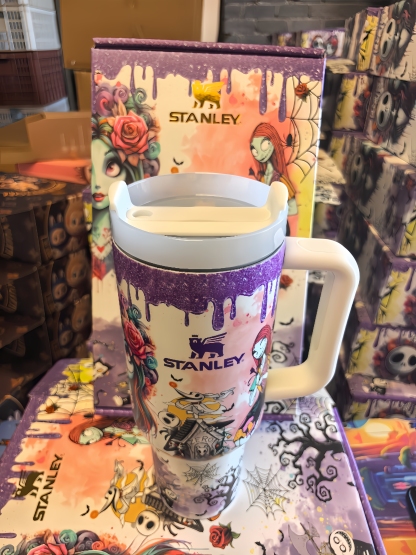 Car-mounted luminous thermos cups on Christmas Eve