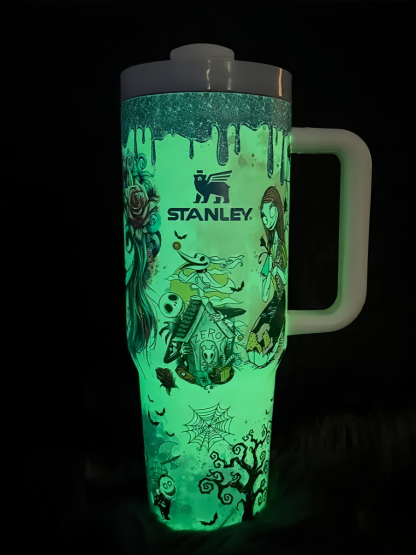 Car-mounted luminous thermos cups on Christmas Eve