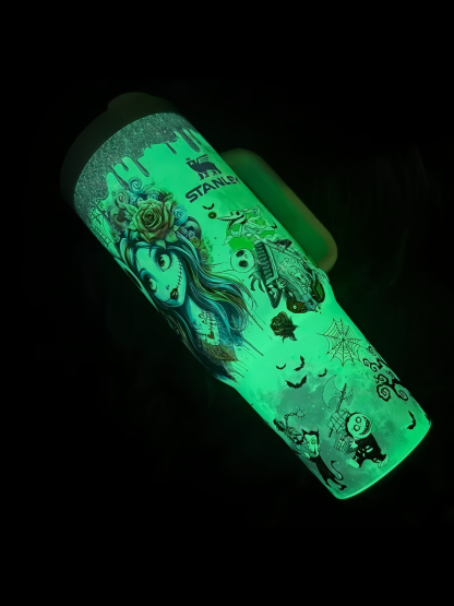 Car-mounted luminous thermos cups on Christmas Eve