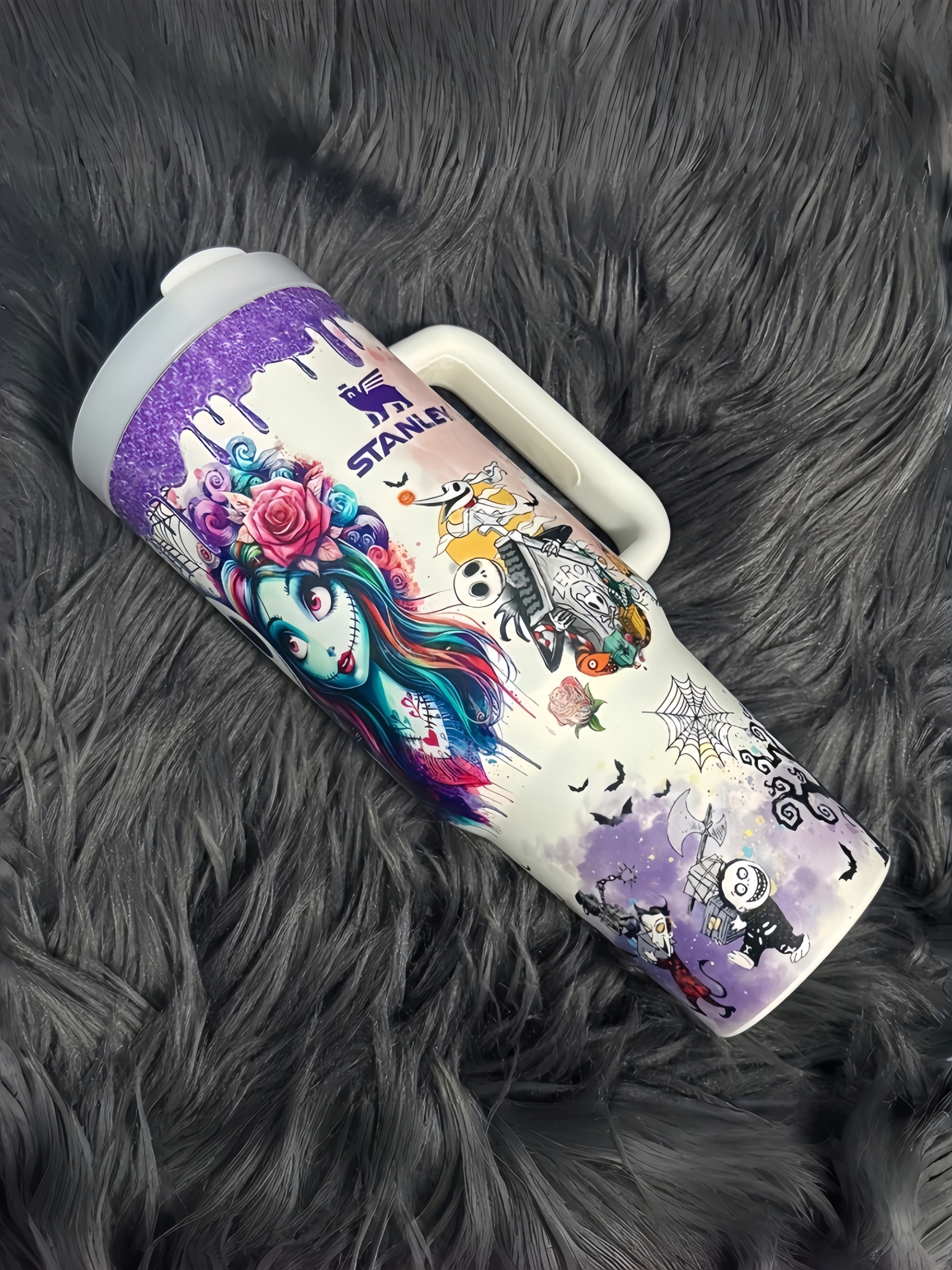 Car-mounted luminous thermos cups on Christmas Eve