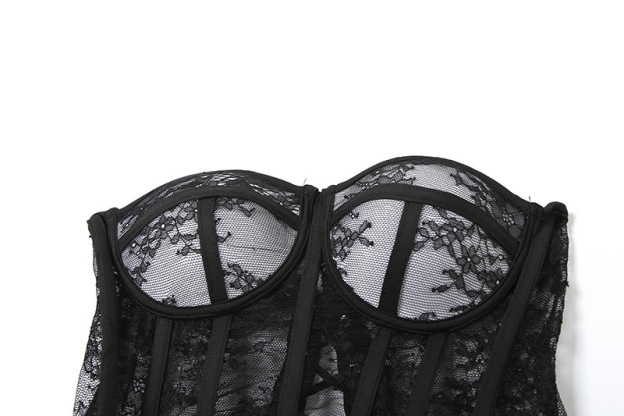 ChatGPT 说：  Trendy Off-Shoulder Slim Fit Strapless Backless Top