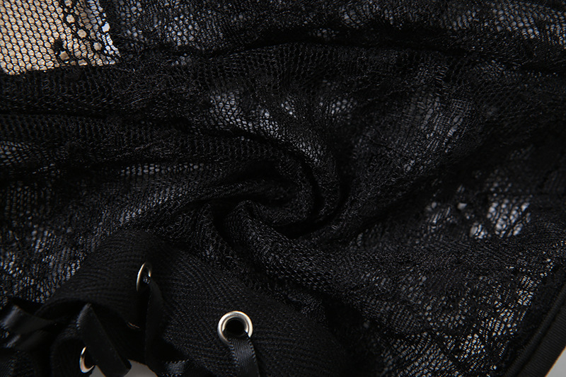 ChatGPT 说：  Trendy Off-Shoulder Slim Fit Strapless Backless Top