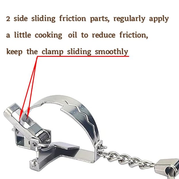 Mini Mousetrap Prank Keychain - Funny Finger Biting Gag Gift for Friends