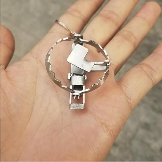 Mini Mousetrap Prank Keychain - Funny Finger Biting Gag Gift for Friends