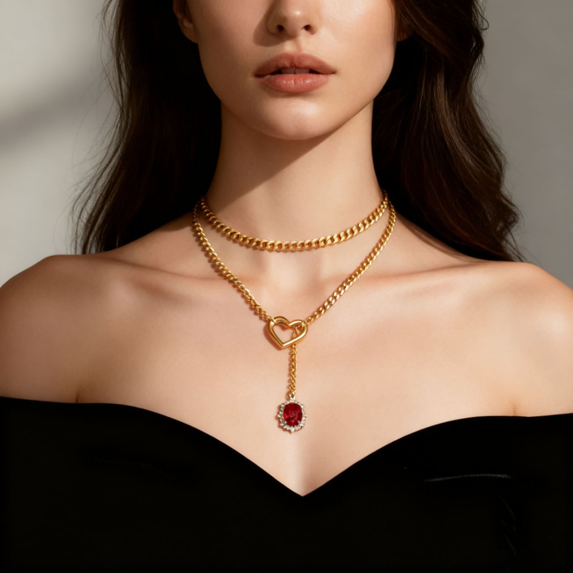 Vintage Light Luxury Curb Chain Layered Necklace Gem Pendant Heart Clasp Choker