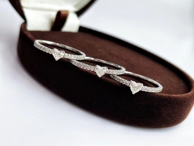 18K White Gold Heart-Shaped Diamond Ring | Minimal Pavé Band Design