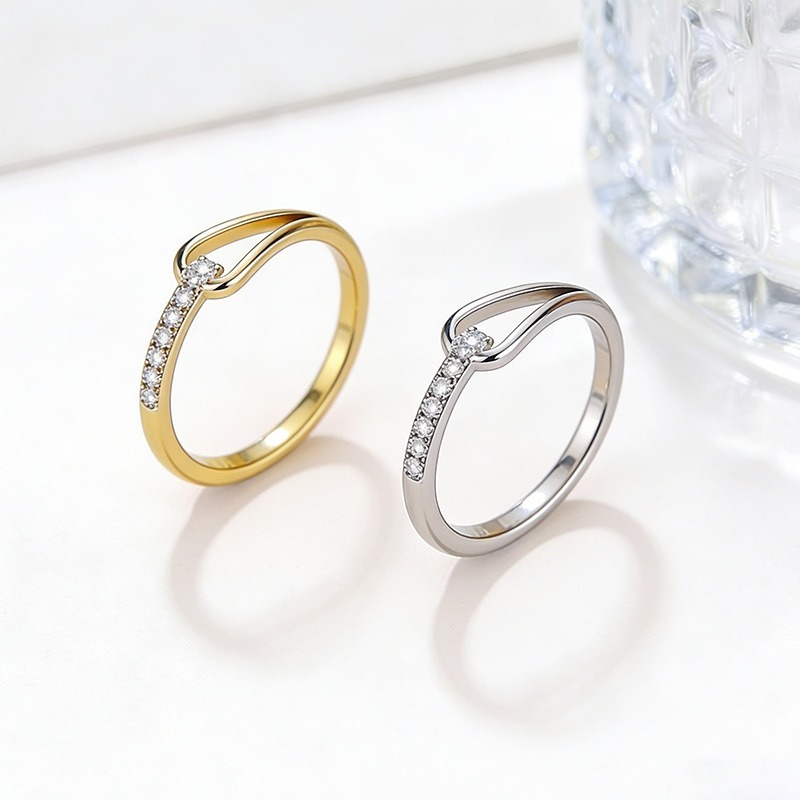 Soft Curve Sparkle S925 Sterling Silver Slim Twisted Ring Everyday Elegance on Your Fingertips