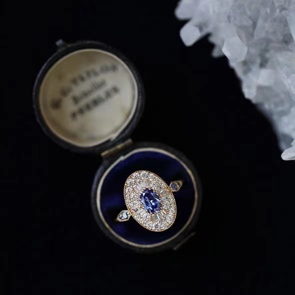 Sapphire Legacy 18K Gold Vintage Halo Sapphire Diamond Ring Timeless Elegance at Your Fingertips