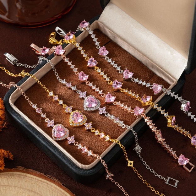 Pink Heart Crown 18K Gold/Rose Gold Pink Heart Pave Bracelet