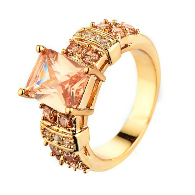 Royal Collection 18K Gold Princess Cut Gemstone Vintage Ring