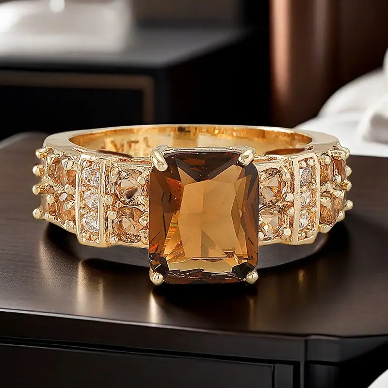 Royal Collection 18K Gold Princess Cut Gemstone Vintage Ring