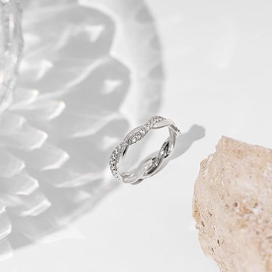 Delicate Diamond Band 18K Gold Pavé Ring｜Classic/Twisted Dual Styles for Daily Elegance