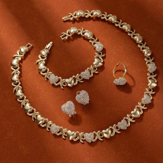 Heart-Link Crystal Jewelry Set | Elegant Gold-Tone Luxury Collection