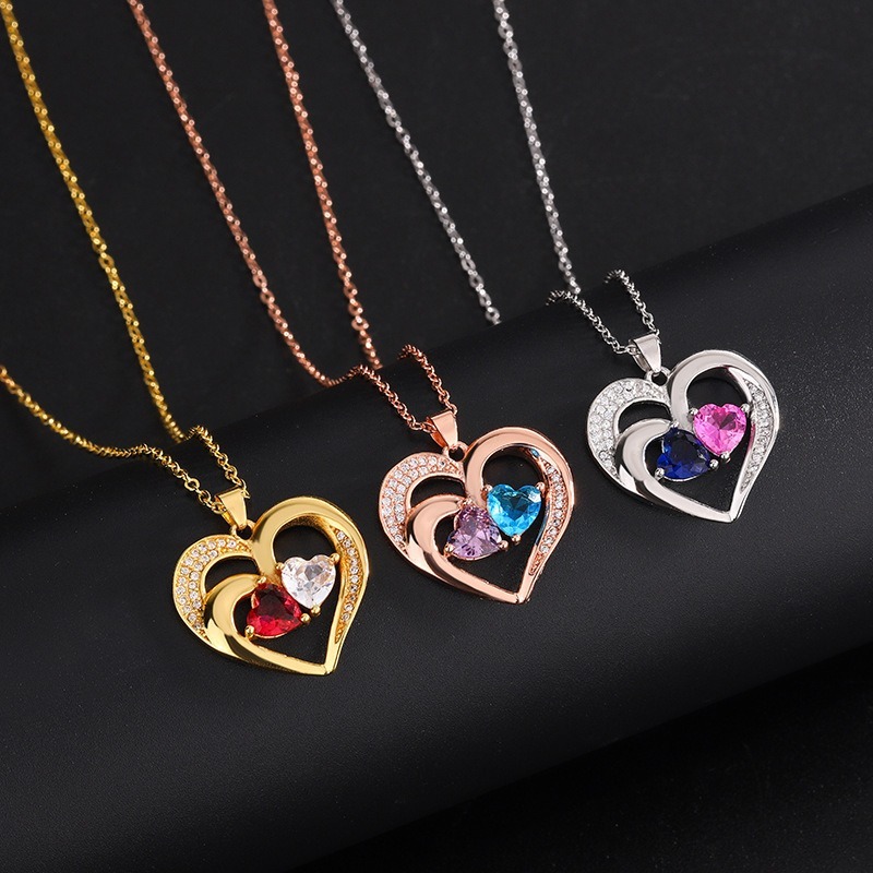 Personalisierte Herz-Halskette mit 2 Namena und 2 Herz-Geburtssteinen