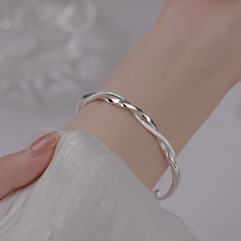 Infinite Eternity S925 Sterling Silver Frosted Mobius Strip Bracelet