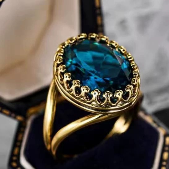 18K Gold Amethyst Ring | Vintage Setting with Deep Violet Glow