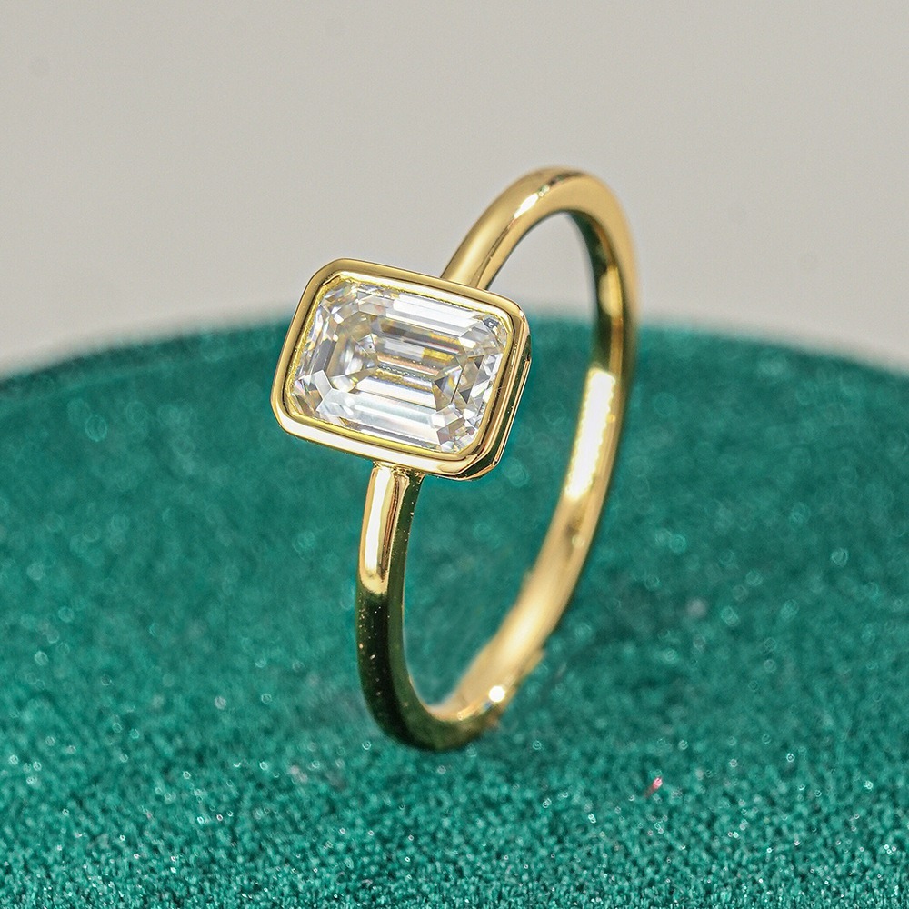 Square Court 18K Gold Rectangular Gemstone Ring