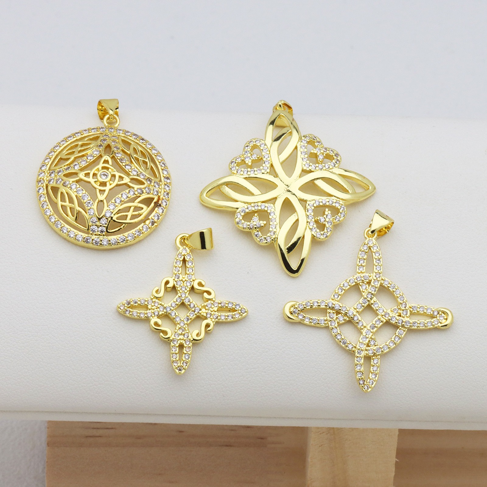 Witch’s Mark Gold Diamond Celtic Knot Protection Pendants｜Multi Ancient Pattern Mystic Guardians