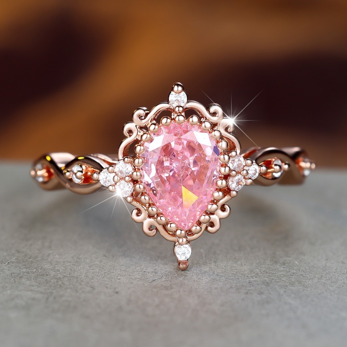 Pink Diamond Dream 18K Rose Gold Vintage Court Ring｜Pear-Cut Center Stone for Elegant Romance