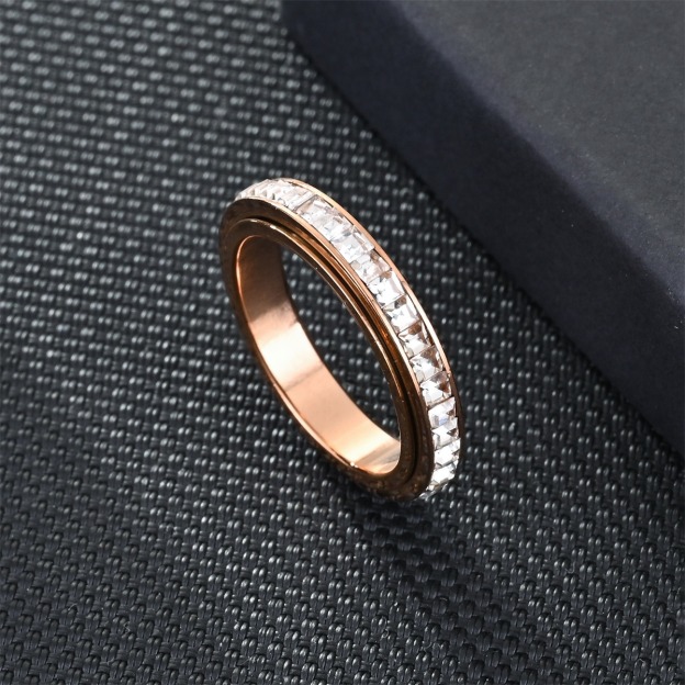 Gilded Spin Radiance Three-Tone Square Diamond Spinner Ring