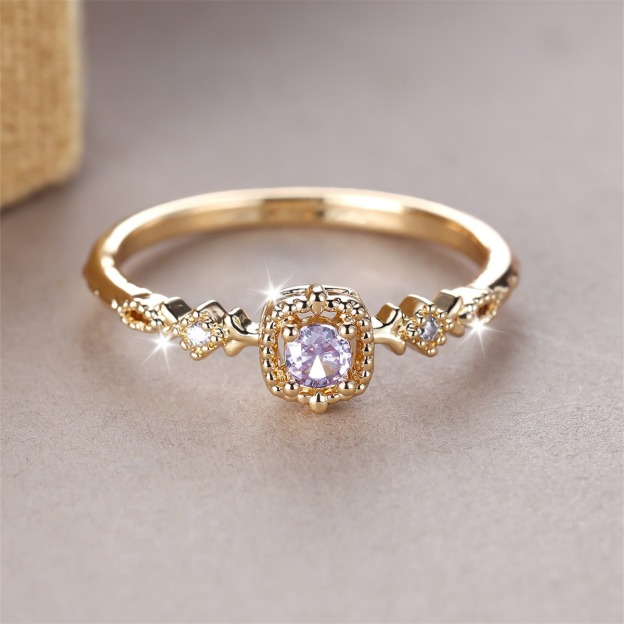 Stardust Accent 18K Gold Vintage Three-Stone Ring