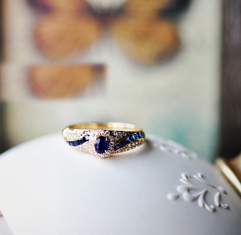 Sapphire Wing Heirloom 18K Gold Vintage Halo Sapphire Diamond Ring Timeless Elegance at Your Fingertips