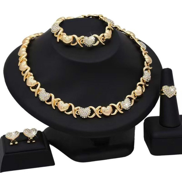 Heart-Link Crystal Jewelry Set | Elegant Gold-Tone Luxury Collection