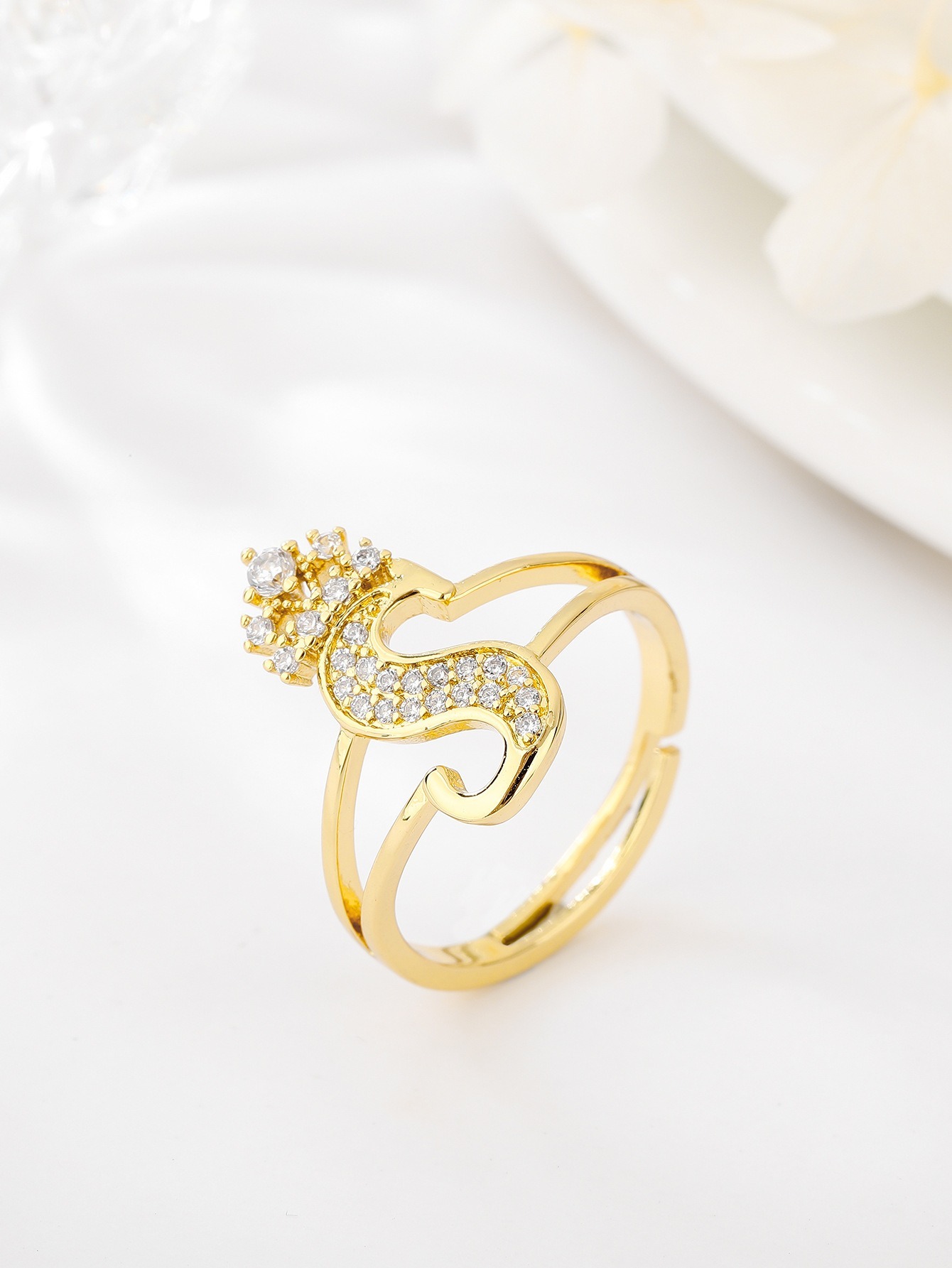 26 Letters Optional Crown Diamond-Encrusted Ring - Women's Light Luxury Personalized Letter Accessory