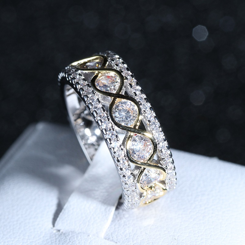 Eternal Wave Diamond Ring | 18K Gold Elegance