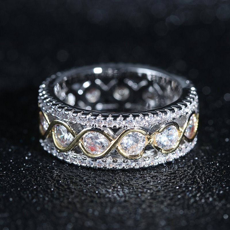 Eternal Wave Diamond Ring | 18K Gold Elegance